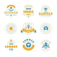 zomer vakantie etiketten en badges retro typografie ontwerp set. vector