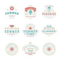 zomer vakantie etiketten en badges retro typografie ontwerp set. vector