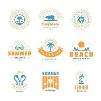 zomer vakantie etiketten en badges retro typografie ontwerp set. vector