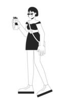 mokkend Japans vrouw Holding fles zwart en wit 2d lijn tekenfilm karakter. Aziatisch vrouw met water geïsoleerd schets persoon. dorst probleem monochromatisch vlak plek illustratie vector