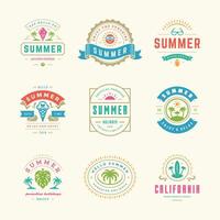 zomer vakantie etiketten en badges retro typografie ontwerp set. vector