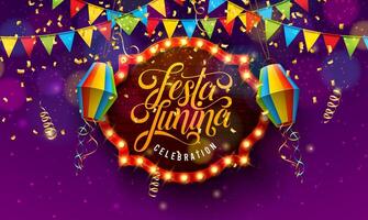 festa Junina illustratie met licht lamp guirlande, kleurrijk papier lantaarn en typografie brief Aan Purper nacht achtergrond. festa de sao joao braziliaans juni traditioneel vakantie festival ontwerp vector