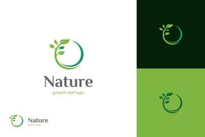 blad groei blad logo icoon ontwerp, cirkel aarde met fabriek grafisch element, symbool, teken voor groen aarde dag, natuur wereldbol en vergroening aarde logo sjabloon vector