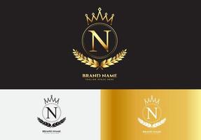 letter n gouden luxe kroon logo concept vector