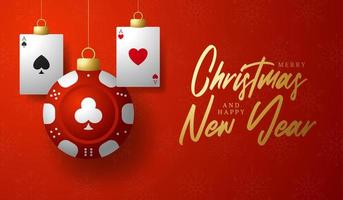 casino poker kerstkaart. vrolijk kerstfeest sport wenskaart. hang aan een draad casino pokerchip als een kerstbal en gouden kerstbal op rode achtergrond vector