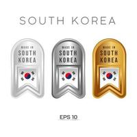 gemaakt in Zuid-Korea label, stempel, badge of logo. met de nationale vlag van Zuid-Korea. op platina, goud en zilver kleuren. premium en luxe embleem vector
