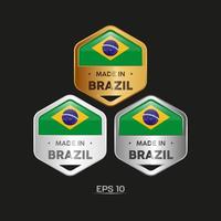 gemaakt in Brazilië label, stempel, badge of logo. met de nationale vlag van Brazilië. op platina, goud en zilver kleuren. premium en luxe embleem vector
