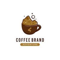 koffie avontuur logo met berg illustratie in kopje koffie cafe vector