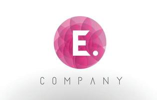 e letter logo-ontwerp met cirkelvormig paars patroon. vector