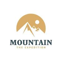 berg de expeditie, ontdekkingsreiziger, logo, badge vector