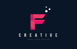 f letter logo met paars laag poly roze driehoekjes concept vector