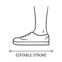 trainers lineaire pictogram. stijlvolle schoenen voor dames en heren. unisex casual sneakers, moderne tennisschoenen. bewerkbare streek. dunne lijn illustratie. contour symbool. vector geïsoleerde overzichtstekening