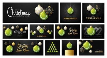 tennis kerstkaarten set. vrolijk kerstfeest sport wenskaart. hang op een draad tennisbal als een kerstbal en gouden kerstbal op zwarte achtergrond. sport vector illustratie collectie.