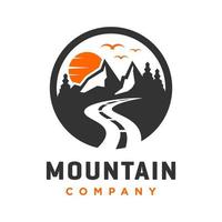 cirkelvormig logo-ontwerp voor berglandschap vector
