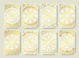luxe witte mandala-kaart met bloemenornamentpatroon vector