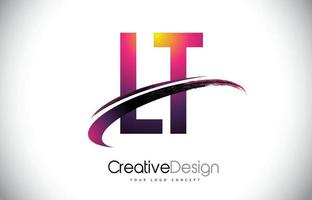Het lt paarse letterlogo met swoosh-ontwerp. creatieve magenta moderne brieven vector logo.