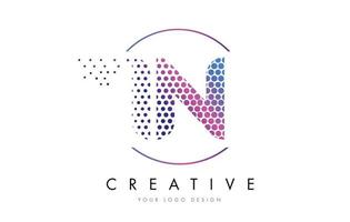 in in roze magenta gestippelde zeepbel letter logo ontwerp vector