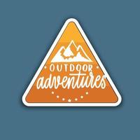 berg reizen embleem. camping outdoor avontuur embleem, badge en logo patch. vector