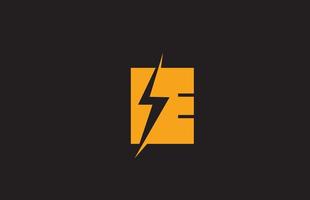 e geel zwart alfabet letterpictogram logo. elektrisch bliksemontwerp voor stroom- of energiebedrijven vector