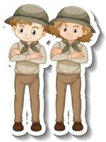 paar kinderen dragen safari-outfit stripfiguursticker vector