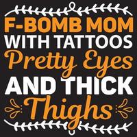 f-bom moeder met tatoeages mooie ogen en dikke dijen vector