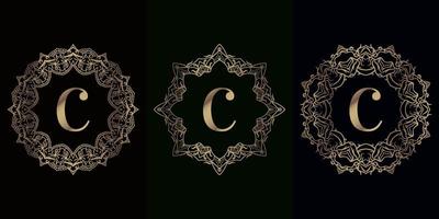 verzameling logo initial c met luxe mandala-ornament of bloem vector