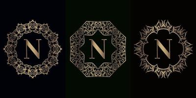 verzameling van logo-initiaal n met luxe mandala-ornamentframe vector