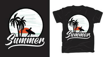 zomertypografie met strandsurfer en palmen silhouet t-shirtontwerp vector