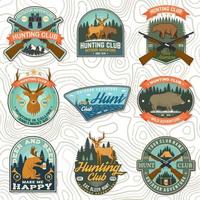 set jachtclub badge. vectorconcept voor shirt, print, stempel. vintage typografieontwerp met jachtgeweer, zwijn, jager, beer, hert, eend en bos. outdoor avontuur jacht club embleem vector