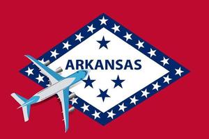 vectorillustratie van een passagiersvliegtuig dat over de vlag van arkansas vliegt. concept van toerisme en reizen vector