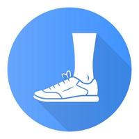 trainers blauw plat ontwerp lange schaduw glyph pictogram. stijlvolle schoenen voor dames en heren voor sporttraining. unisex casual sneakers, moderne comfortabele tennisschoenen. vector silhouet illustratie