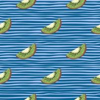 minimalistische decoratieve naadloze patroon met groene kiwi slice sieraad. blauw gestreepte achtergrond. vector