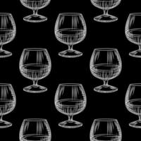 hand getekende borrelglas naadloos patroon. glas cognac of cognac op zwarte achtergrond. vector