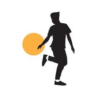 silhouet jonge man training voetbal met zonsondergang logo ontwerp, vector grafisch symbool pictogram illustratie creatief idee