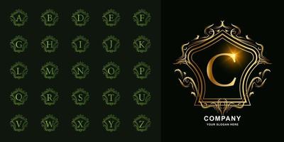 letter c of collectie eerste alfabet met luxe sieraad bloemen frame gouden logo sjabloon. vector