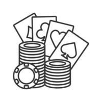 casinofiches stapel met speelkaarten lineair pictogram. poker. dunne lijn illustratie. casino contour symbool. vector geïsoleerde overzichtstekening