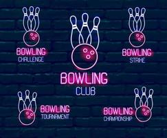 set neonlogo's in roze-blauwe kleuren met kegelen, bowlingbalverzameling van 5 vectortekens voor winter bowlingtoernooi, uitdaging, kampioenschap, staking, club tegen donkerblauwe bakstenen muur vector