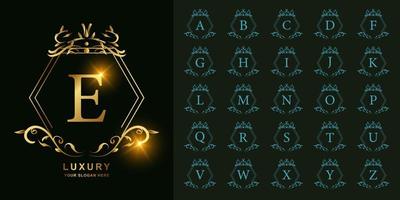 letter e of collectie eerste alfabet met luxe ornament bloemen frame gouden logo sjabloon. vector