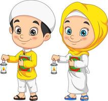 cartoon moslim kinderen houden koran boek met islamitische lantaarn vector
