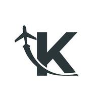 beginletter k reizen met vliegtuig vlucht logo ontwerp sjabloonelement vector