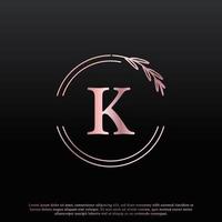 elegant k brief cirkel bloemen logo met creatieve elegante blad monogram aftakkingslijn en roze zwarte kleur. bruikbaar voor bedrijfs-, mode-, cosmetica-, spa-, wetenschaps-, medische en natuurlogo's. vector