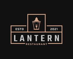 klassieke vintage retro label badge voor lantaarnpaal straatlantaarn met vork restaurant logo ontwerp inspiratie vector