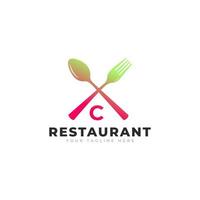 restaurantlogo. beginletter c met lepelvork voor restaurant logo pictogram ontwerpsjabloon vector