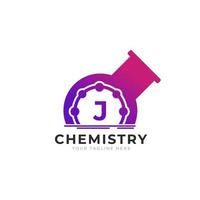 letter j binnen chemie buis laboratorium logo ontwerp sjabloon element vector