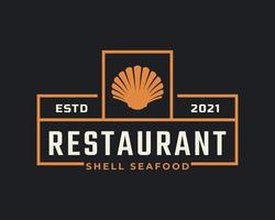 klassiek vintage retro label badge voor zeevruchten zeeschelp parel oester coquille shell oester kokkel mossel logo restaurant ontwerp inspiratie vector