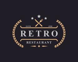 vintage retro badge gekruist lepel vork mes rustiek voor keuken voedsel menu schotel restaurant logo ontwerp sjabloon element vector