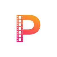 beginletter p met reel strepen filmstrip voor film film bioscoop productie studio logo inspiratie vector