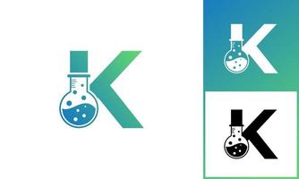 letter k met abstract lab-logo. bruikbaar voor bedrijfs-, wetenschaps-, gezondheidszorg-, medische, laboratorium-, chemische en natuurlogo's. vector