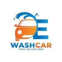 letter e met car wash logo, schoonmaak auto, wassen en service vector logo ontwerp.