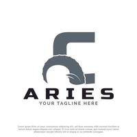 beginletter c met geit ram schapen hoorn voor aries logo ontwerp inspiratie. dier logo element sjabloon vector